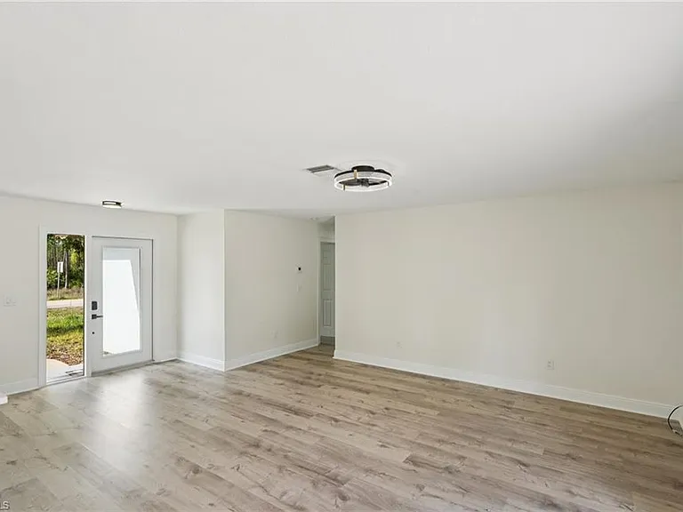 1503 E 14th St — Photo 7