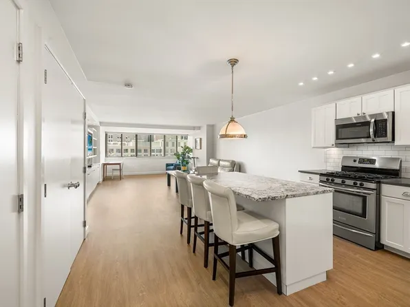 8 Whittier Pl APT 14F, Boston, MA 02114