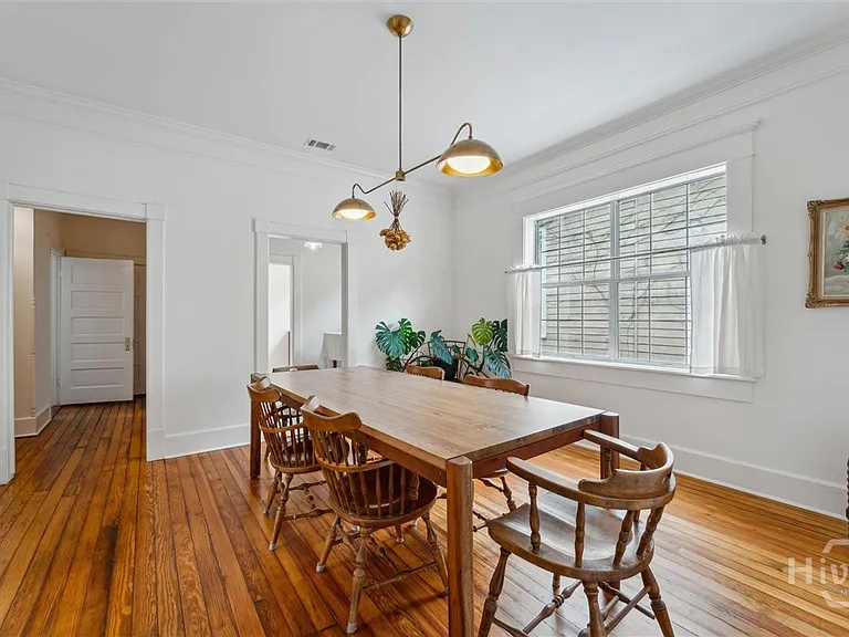 211 W 40th St #B — Photo 13