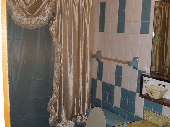 2nd floor bathroom