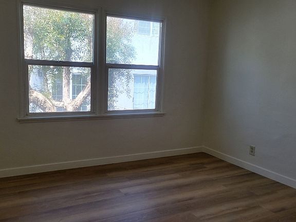 5th image of 15914 Sherman Way #6