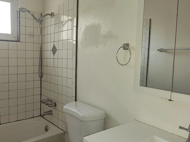 235 Clifford Ave #235 — Photo 4