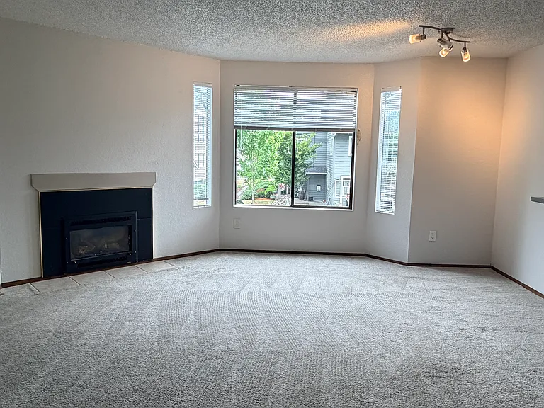 335 SE Clark St #B — Photo 2