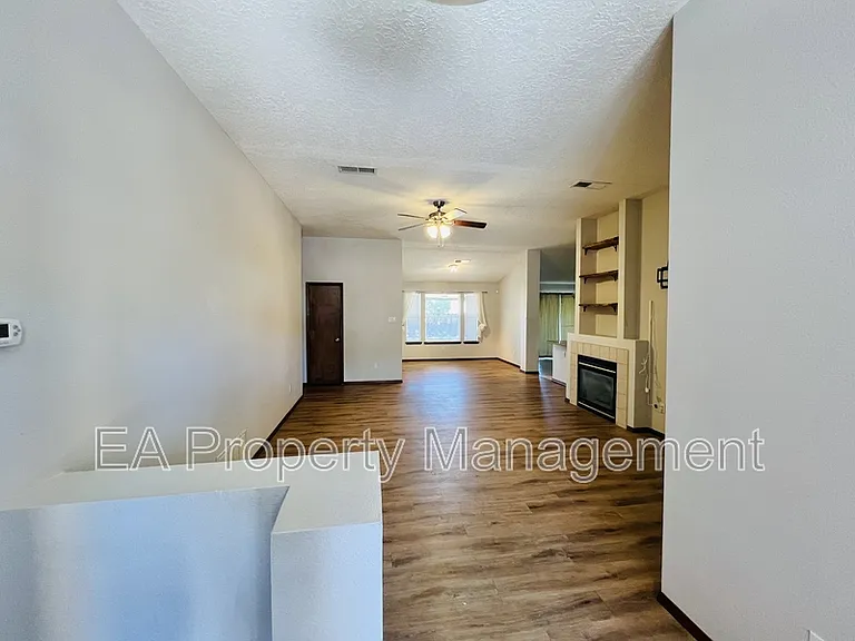 8016 Lynnhaven Pl NW — Photo 3
