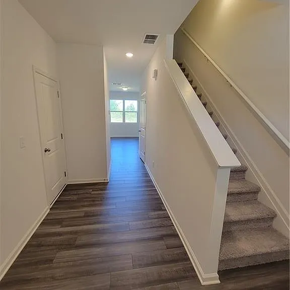 209 Swindon Dr — Photo 3