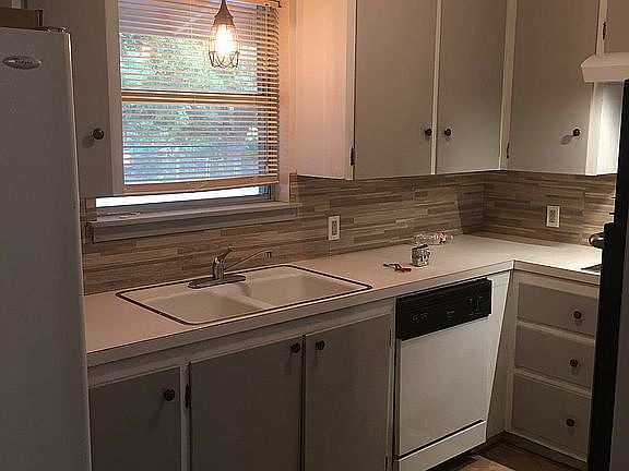 2nd image of 1129 Hancock Dr