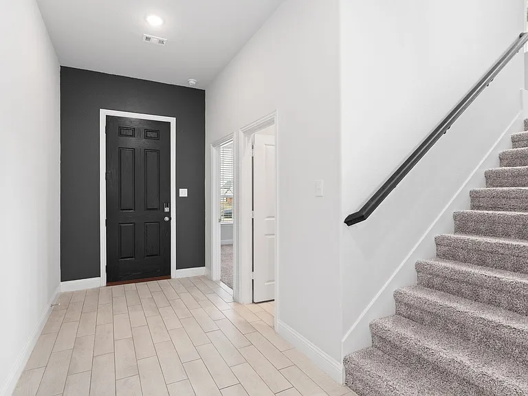 704 Fencerow Trl — Photo 6