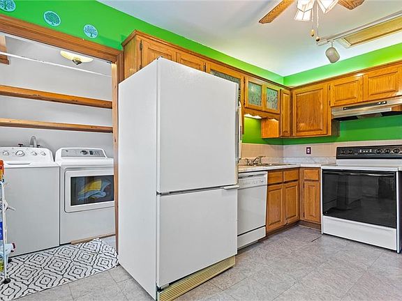 5th image of 229 Brown Ave