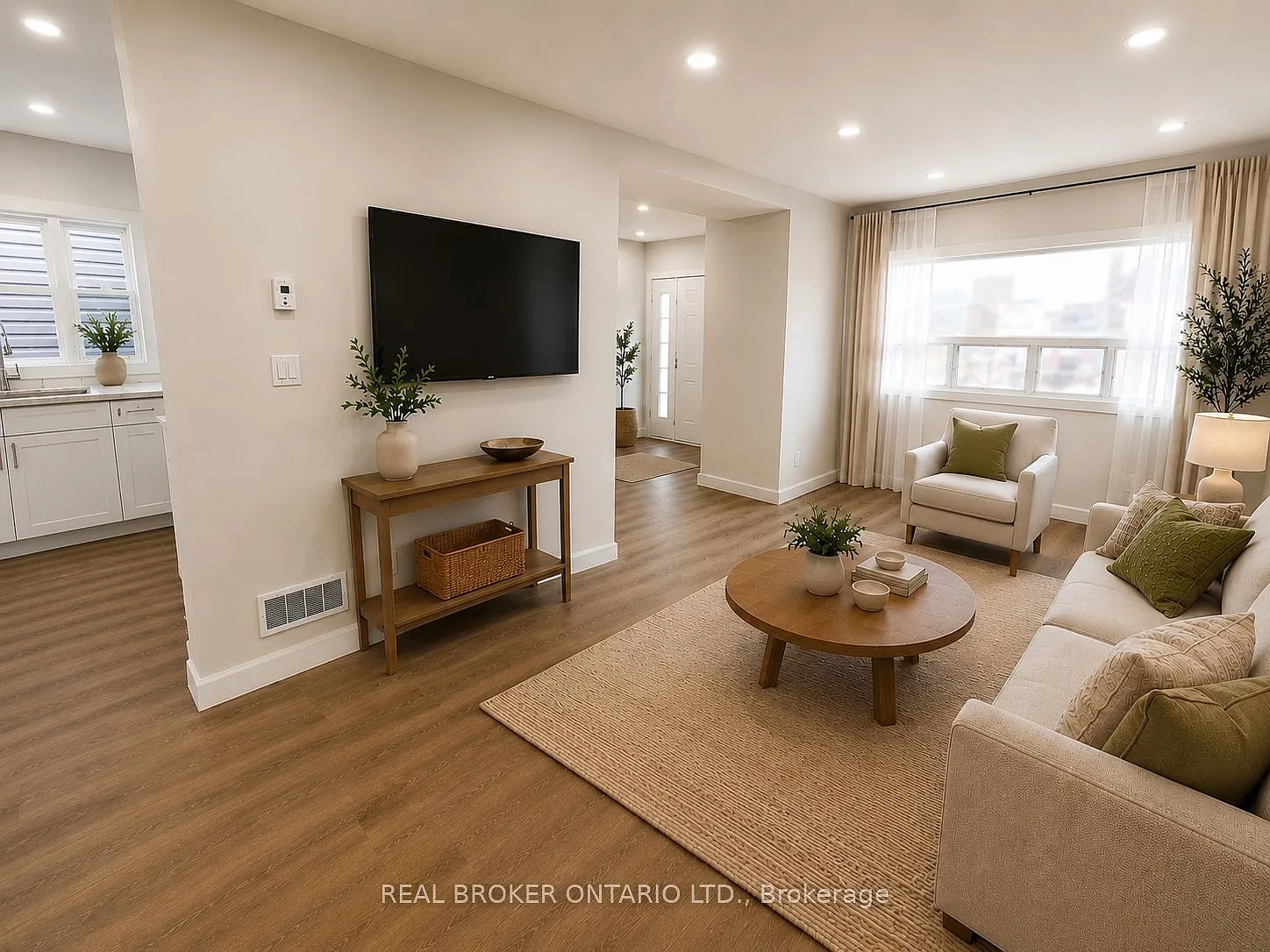 3 bed, $2,400 — Photo 4