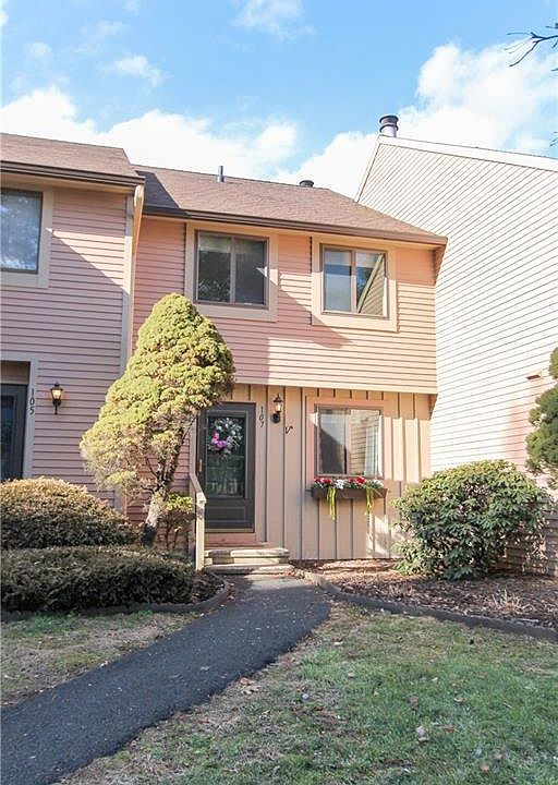 1st image of 107 Greenwoods Ln #107