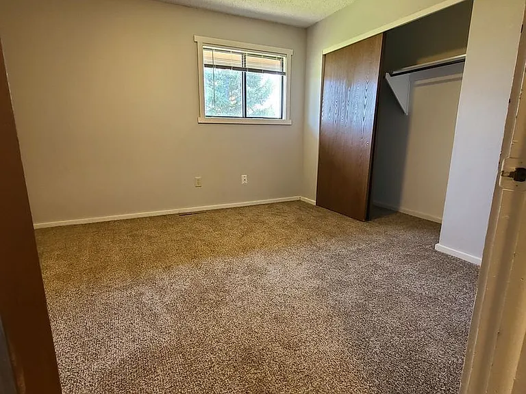 623 Willow Creek Ct — Photo 10