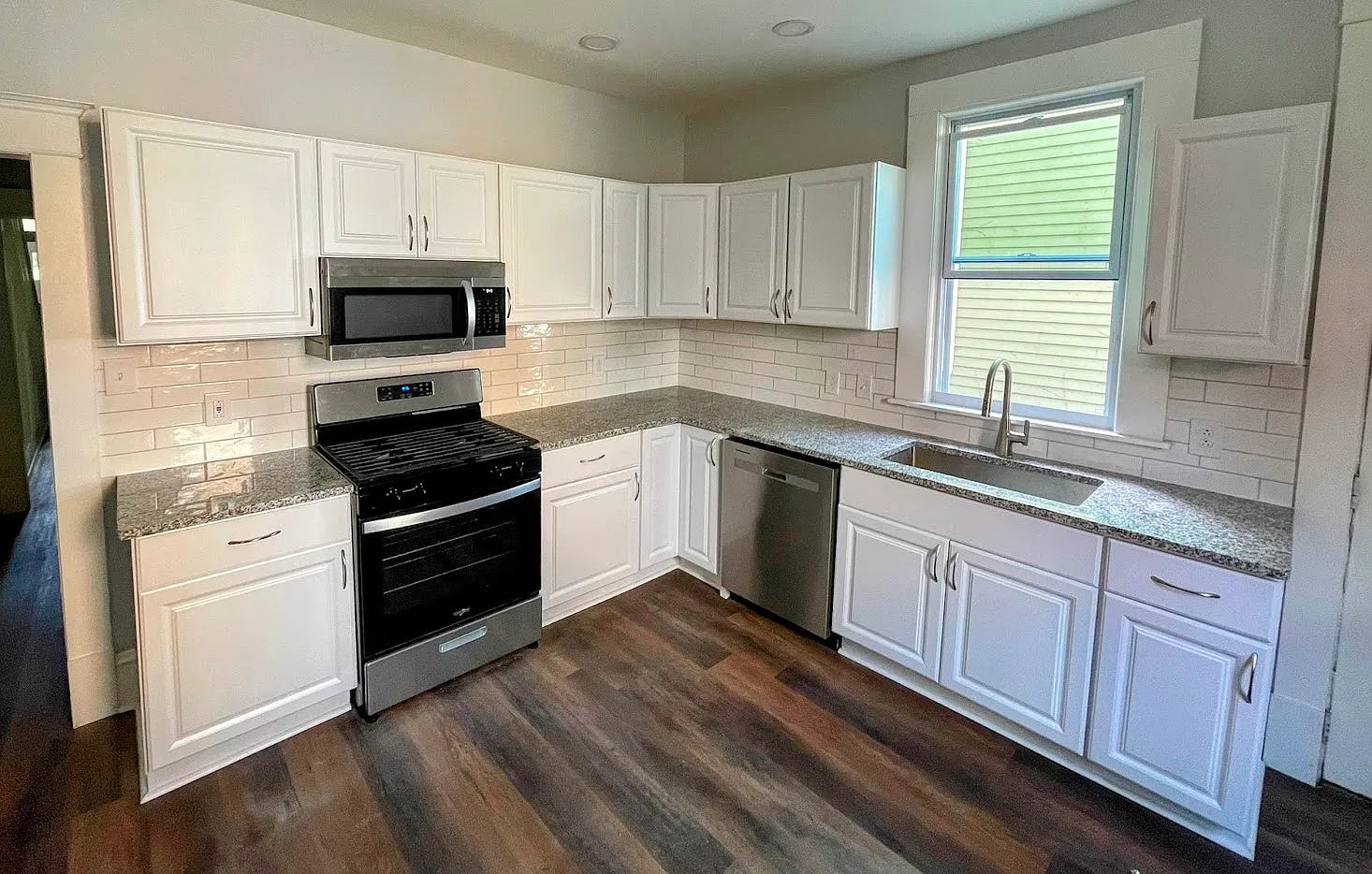 6 bed, 2310 sqft, $800 — Photo 2