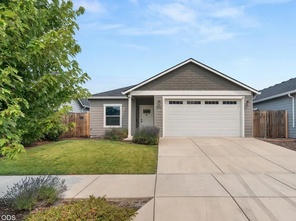 692 Kaitlin Ln, Medford, OR 97501