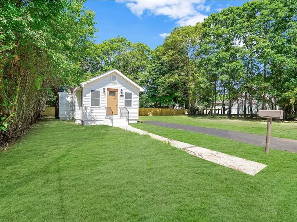 180 Woodside Road, Mastic Beach, NY 11951