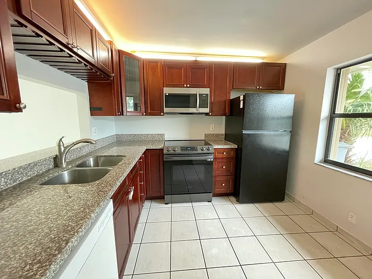 16344 Country Lake Cir — Photo 3