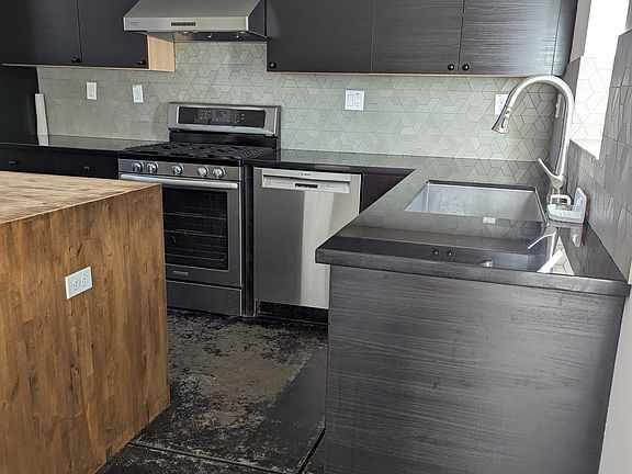 4th image of 1531 Harmon St