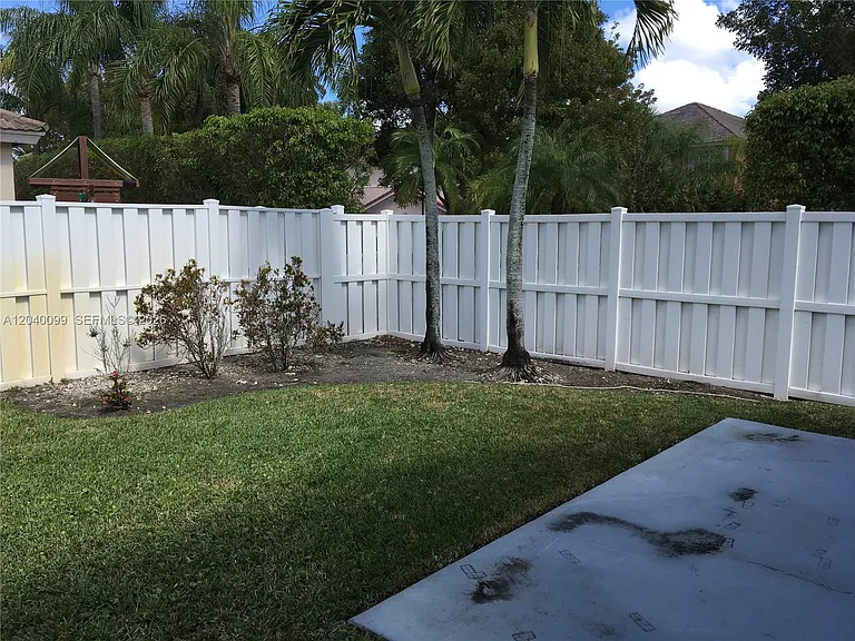 16407 SW 1st Ct — Photo 32