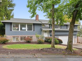 7450 Ridge Dr, Gladstone, OR 97027