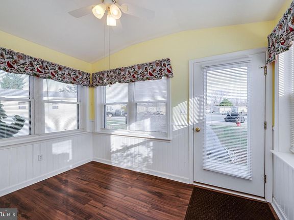 5th image of 217 Knollwood Ln