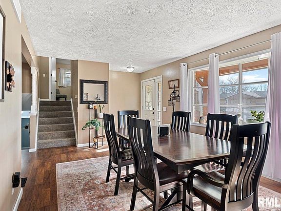 4th image of 2721 Delaware Dr