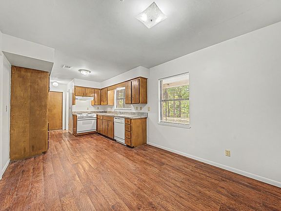 5th image of 329 Benton Trl