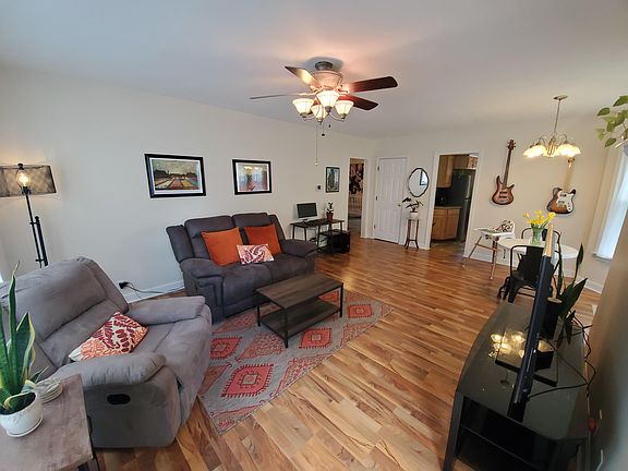 3rd image of 611 Wilson Ave