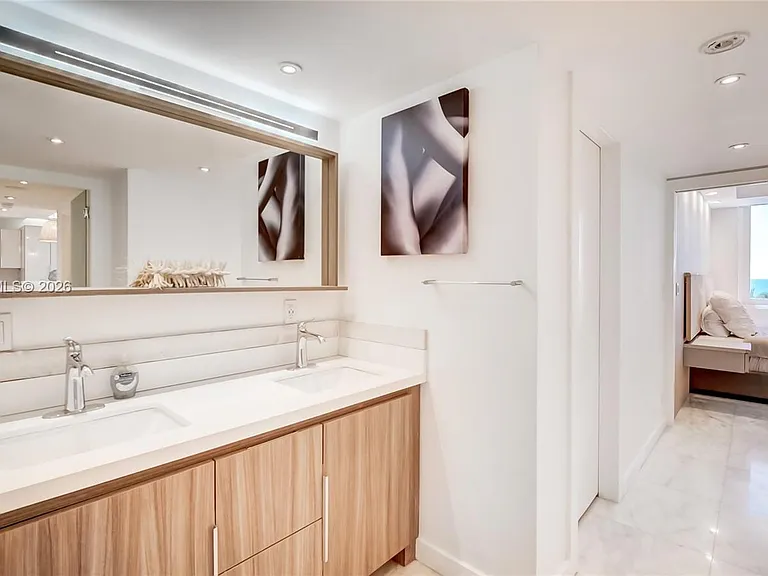 2301 Collins Ave #439 — Photo 5