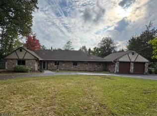 111 Lake Dr E, Wayne, NJ 07470