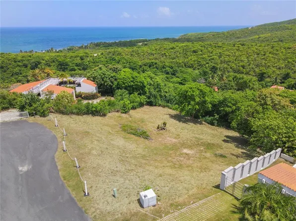 19 Ridge Top Dr, Humacao, PR 00791