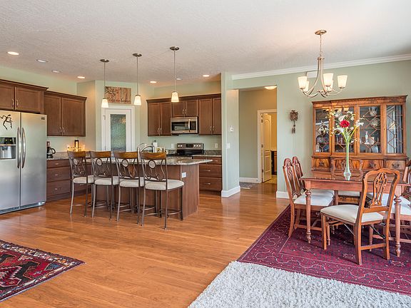 3rd image of 400 Stonybrook Dr