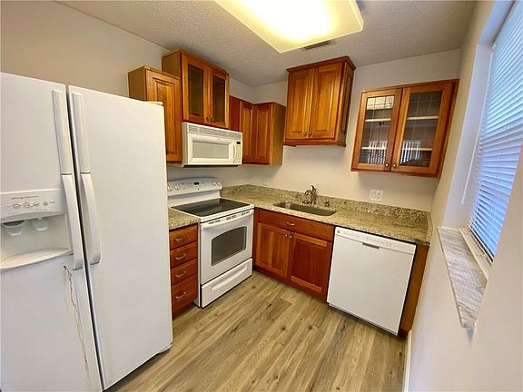 5th image of 20 Lake Vista Trl APT 105