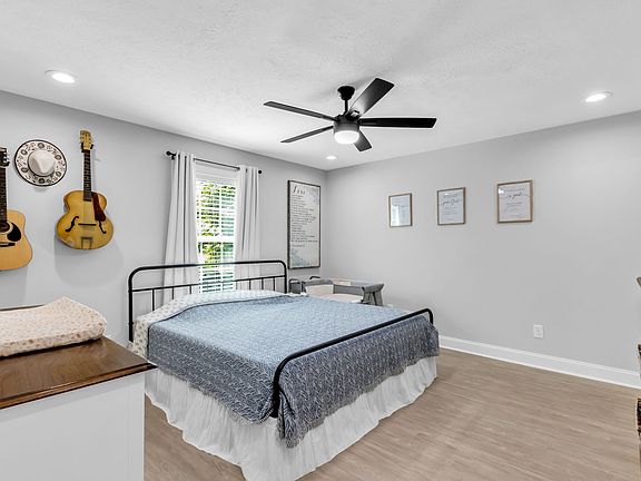 5th image of 203 Martha St