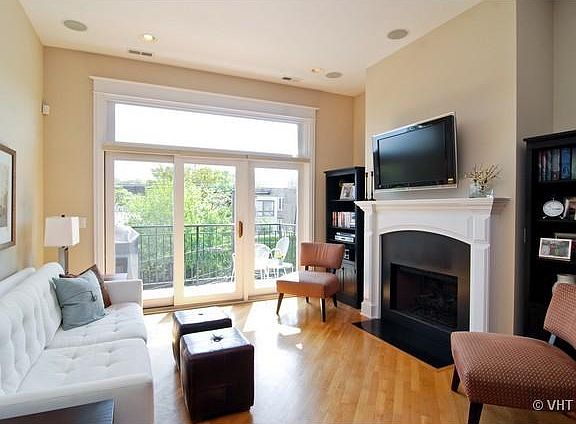 2nd image of 2905 N Halsted Ave #302