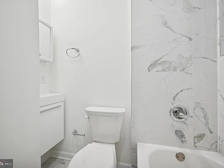 1418 W Erie Ave #4 — Photo 12