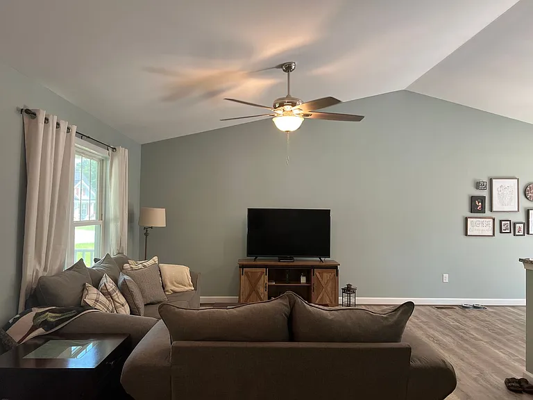 346 Brooks Dr — Photo 3
