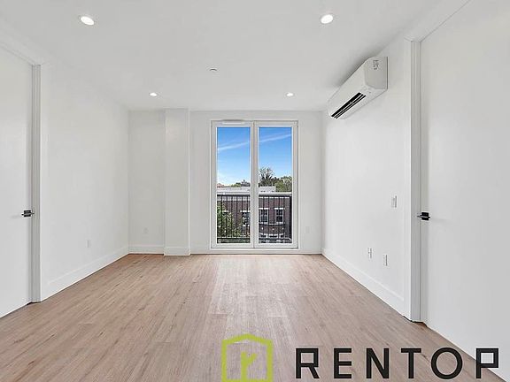 4th image of 2175 Bergen St #631
