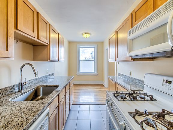 2nd image of 4616 Lindell Blvd APT 208