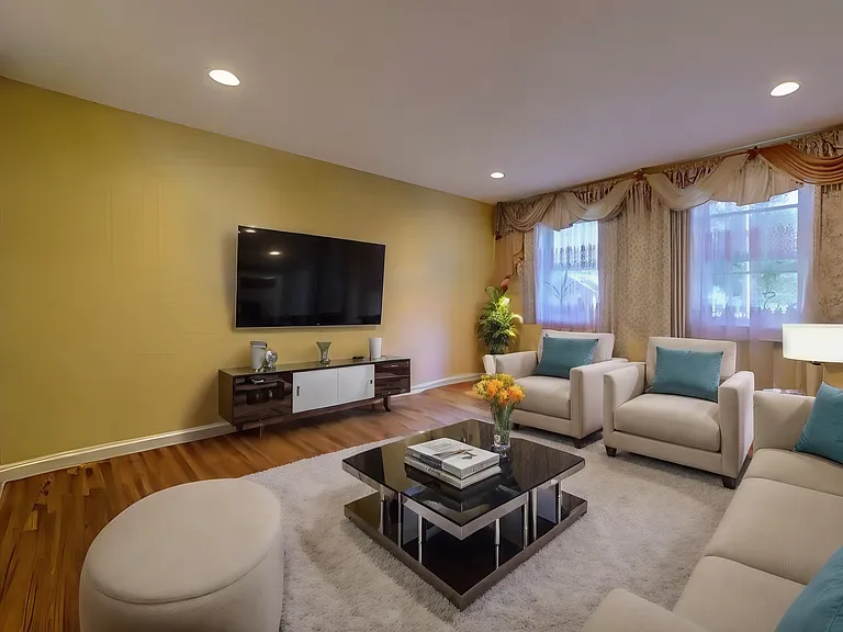 138 Biruta St #1 — Photo 6