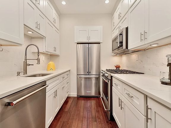 3rd image of 208 W 119th St APT 2G
