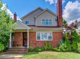 130 Barwick St, Floral Park, NY 11001