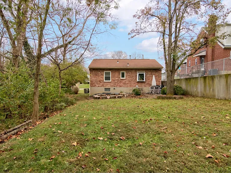 8589 Wicklow Ave — Photo 21