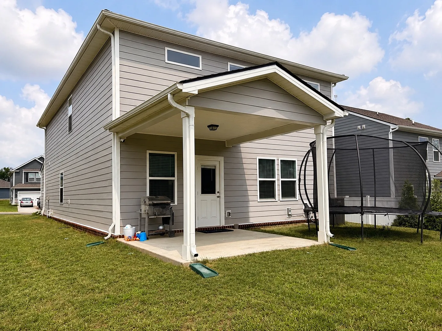 3 bed, 2350 sqft, $2,900 — Photo 2