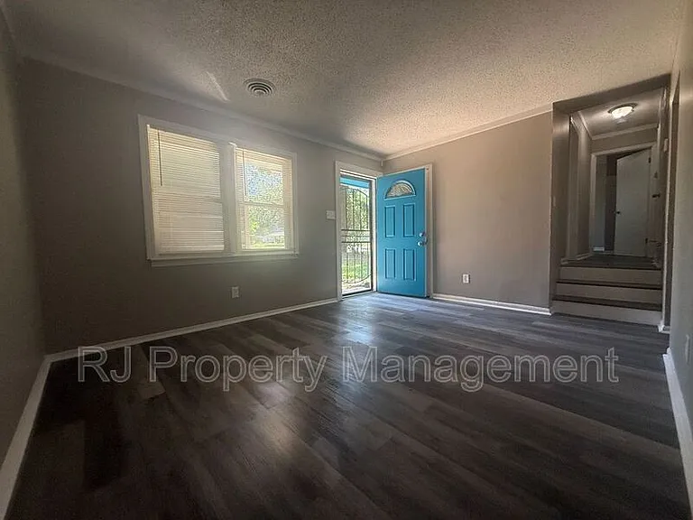 3981 Maynard Dr — Photo 4