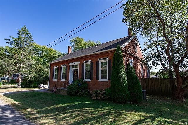 1st image of 114 E Green St