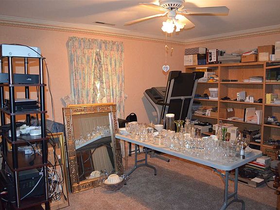 5th image of 209 Cromwell Sq