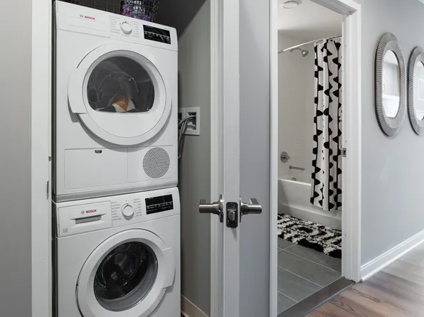 25 Christopher Columbus Drive image 2 of 9