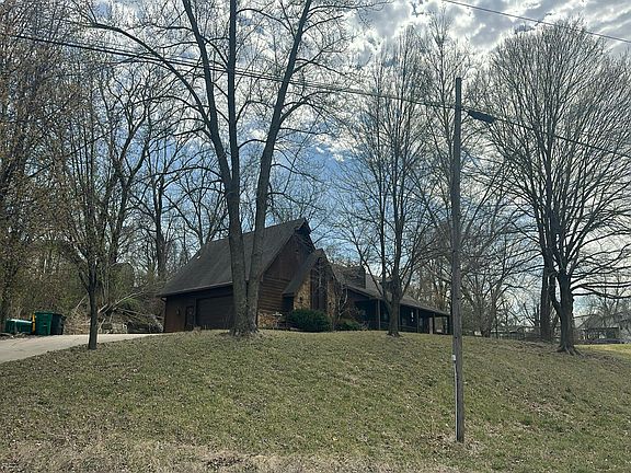 3rd image of 7821 Holliday Dr
