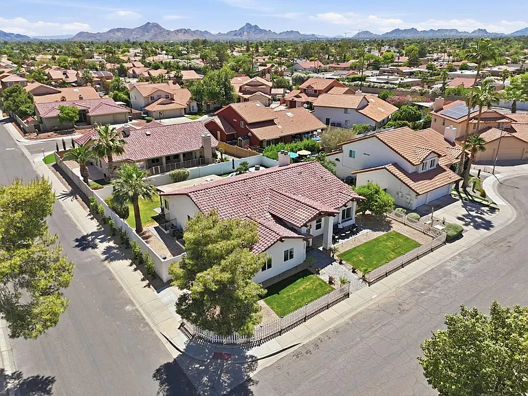 5623 E Claire Dr — Photo 49