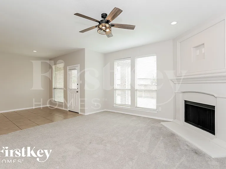600 W Bend Blvd — Photo 2