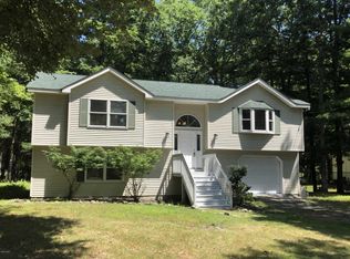 109 Yvonne Ln, Dingmans Ferry, PA 18328